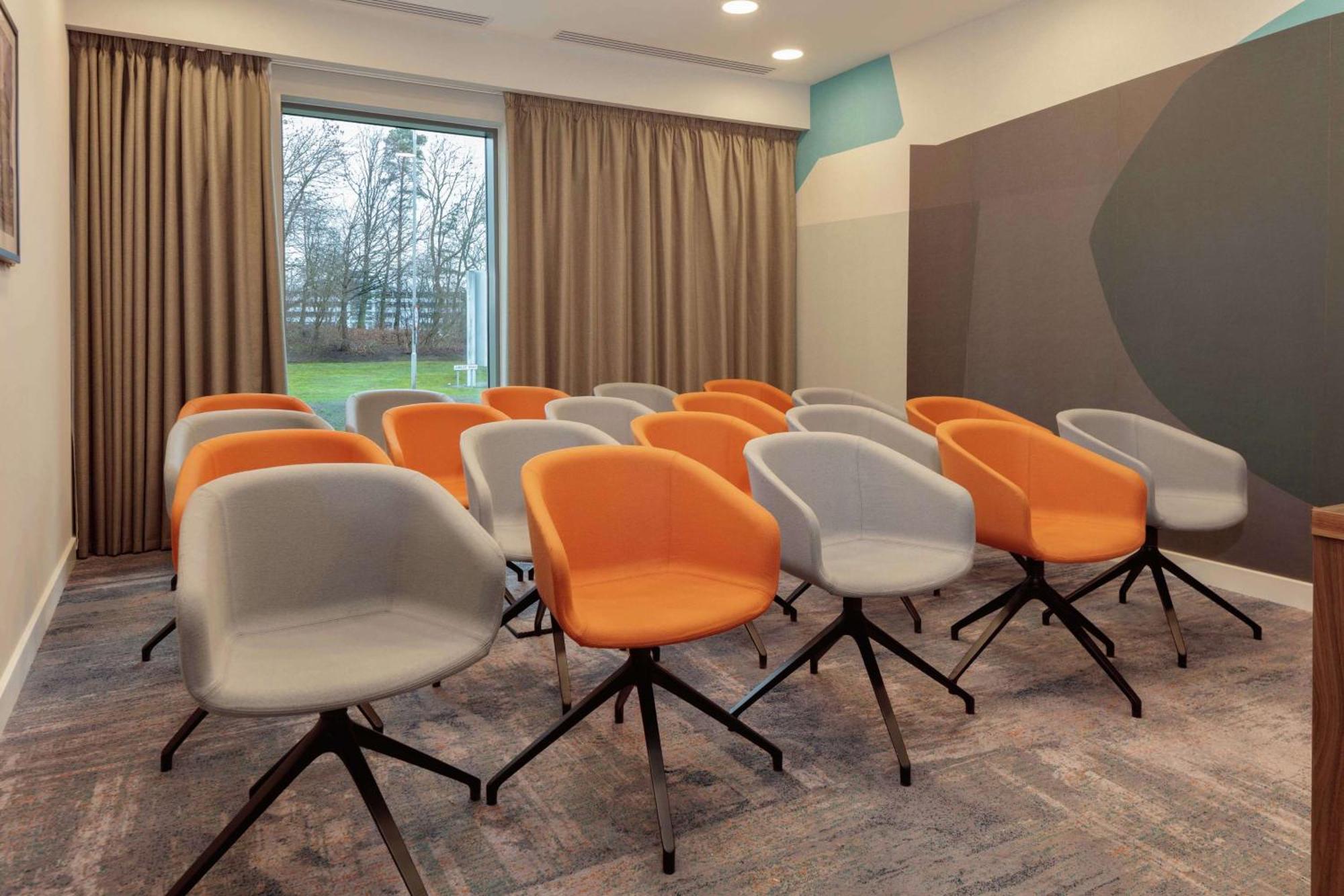 Отель Hampton By Hilton Edinburgh Airport