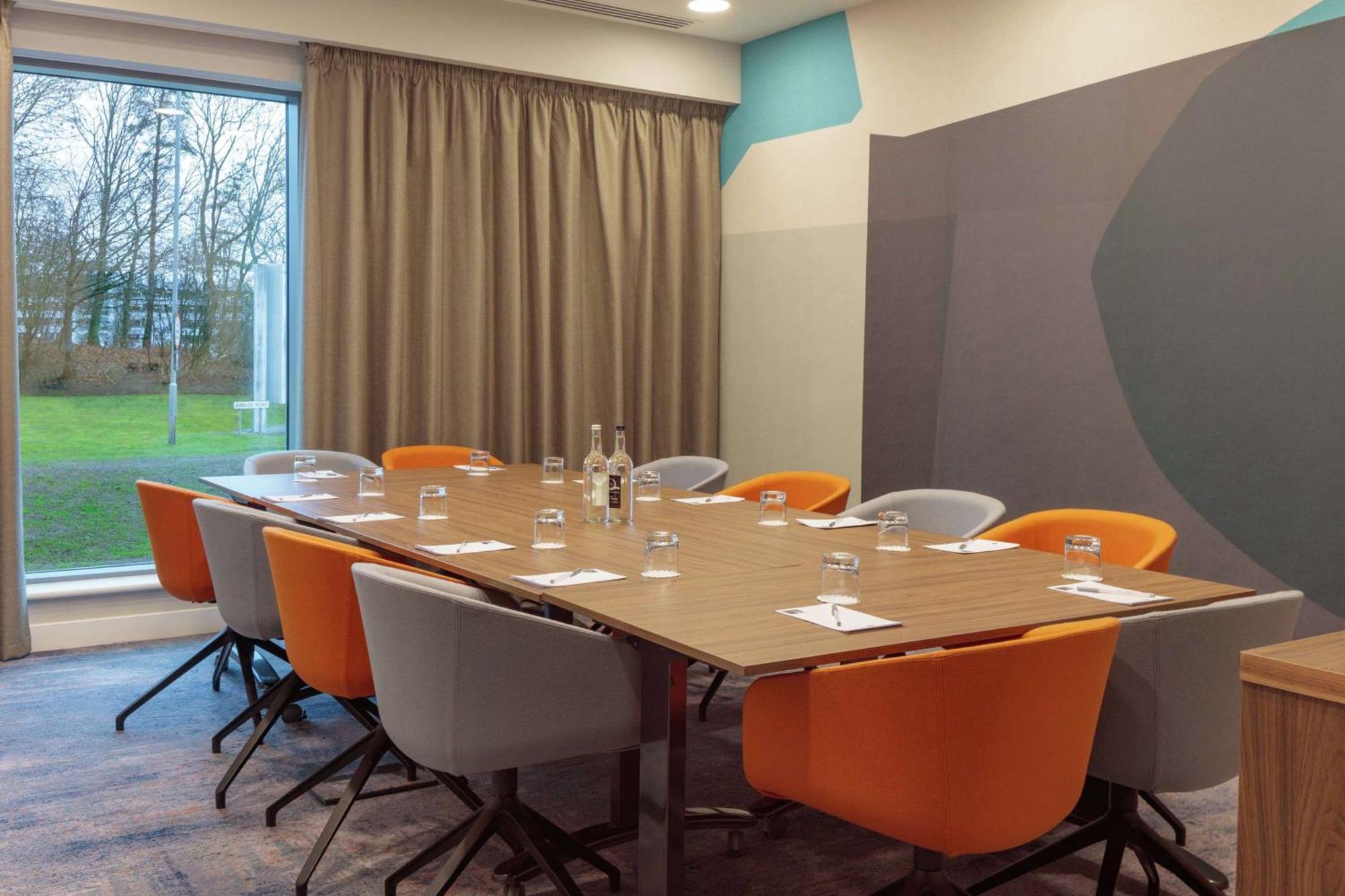 Hampton By Hilton Edinburgh Airport Hotel 3*